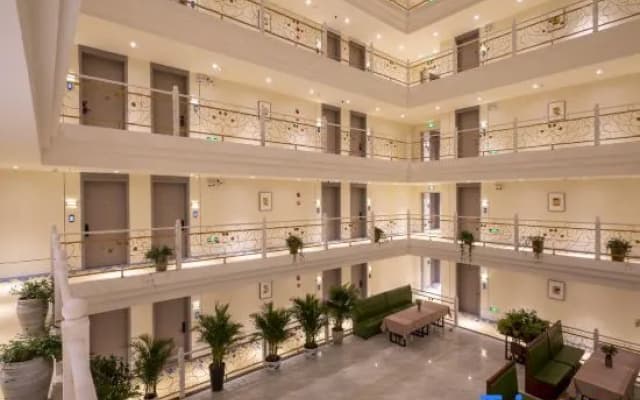 Home Inn Business Travel Hotel (Lijiang Ancient City Branch)