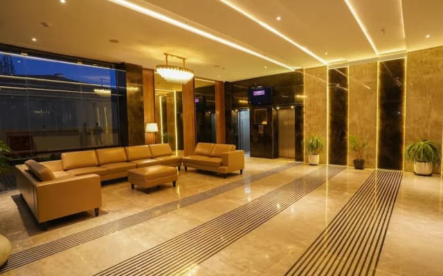 V Five Hotel