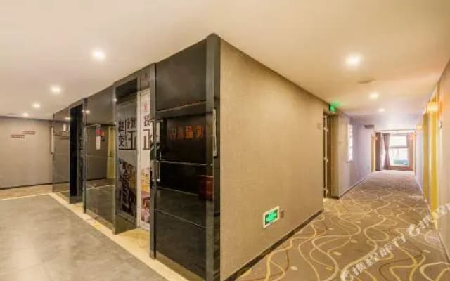 7 Days Premium (Chongqing Jiangbei International Airport Lushan Light Railway Station)