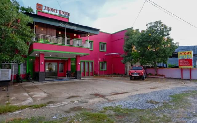 Atomy Hotel by RedDoorz