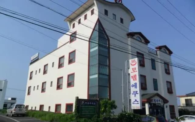Goodstay Equus Motel