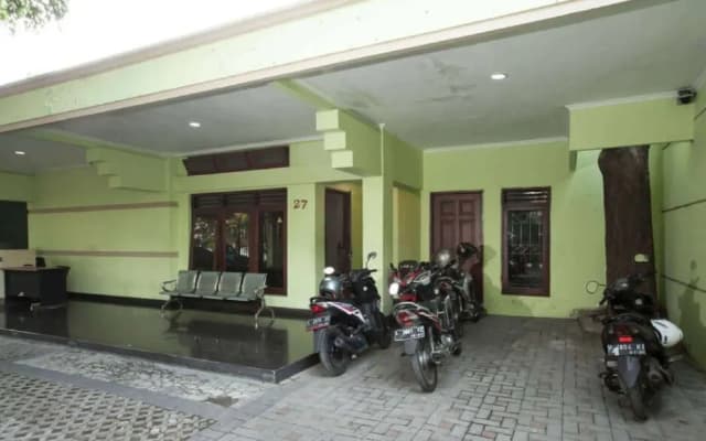 Soerabaja Place Guest House by ZUZU