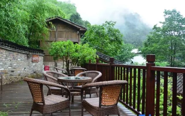 Yunmen Shanju Hotel