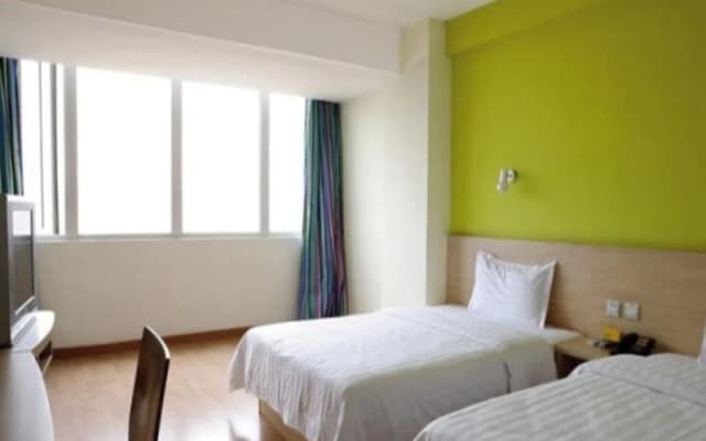 7 Days Inn Yuncheng Zhongyin Branch