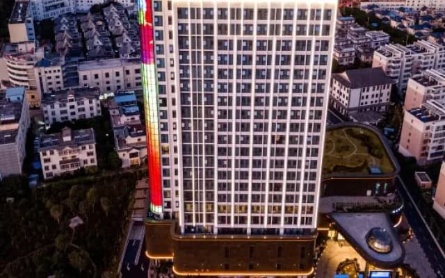 Lvbao Yinhe Hotel