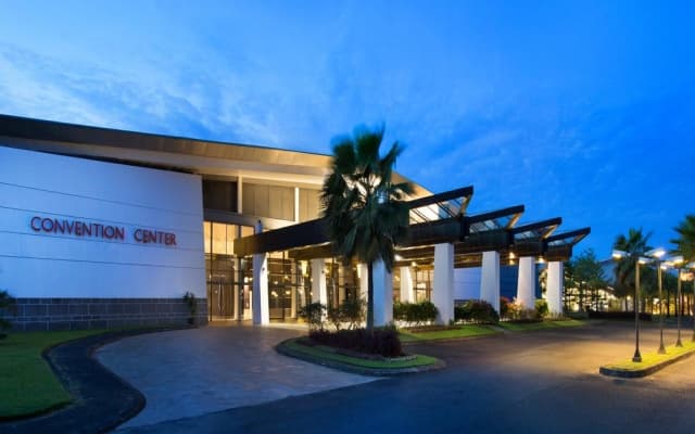 Отель Courtyard by Marriott Manado