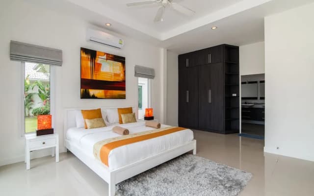 Hua Hin Pool Villa with 4 Bedrooms L50