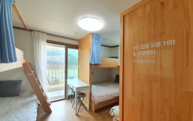 Tongyeong Slobbie Guest House