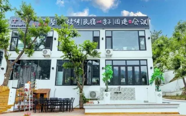 Shiyue Shanman Garden Hot Spring Resort Hotel