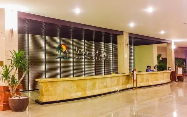 Diamond Bay Golf & Villas
