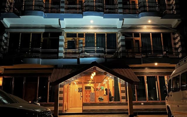 Hotel Mid Orchard Kasol (Riverside)