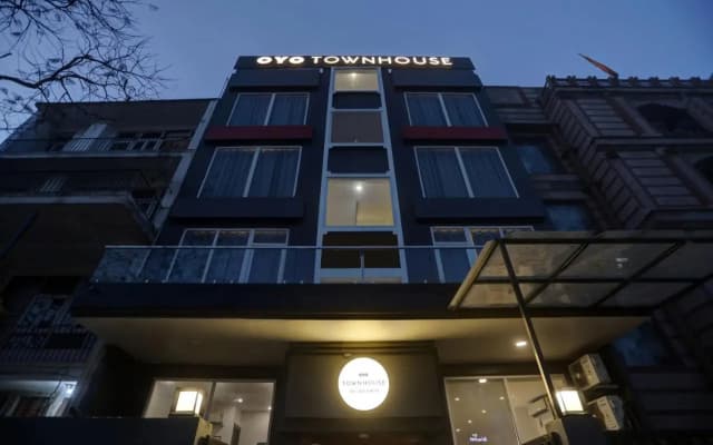OYO Townhouse 76945 Sec 19
