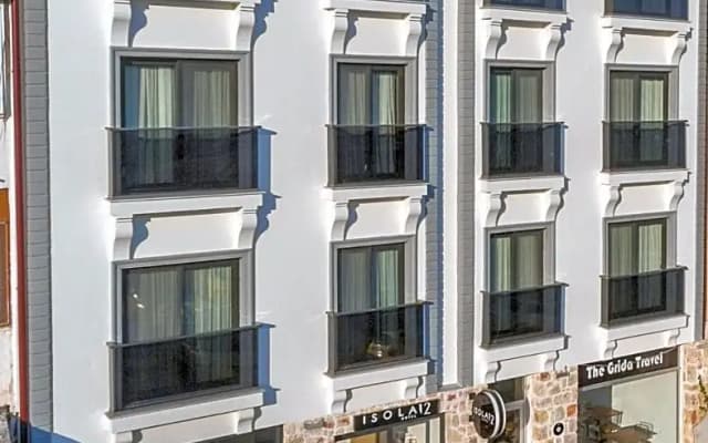 Isola 12 Hotel
