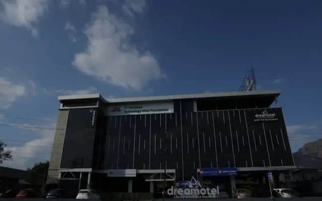 Dreamotel Luxury Suites and Rooms