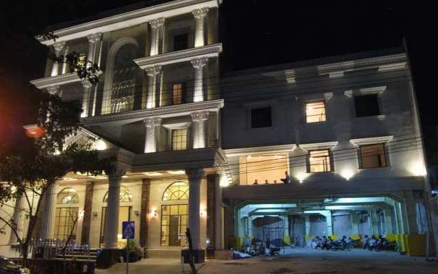 Apple Green Hotel