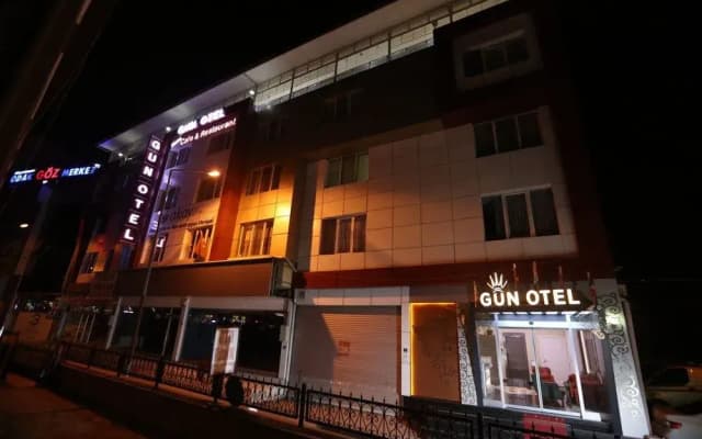 Gun Otel
