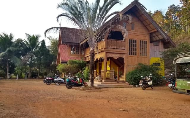 Crossroads House - Hostel