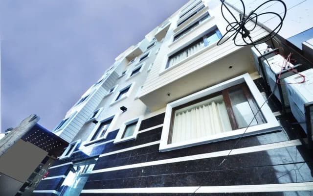 OYO Townhouse 561 Hotel Hollywood Heights