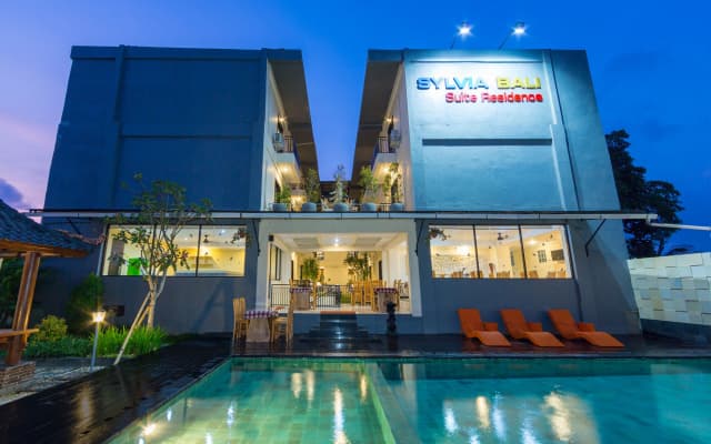 RedDoorz Plus near Mall Bali Galeria 2