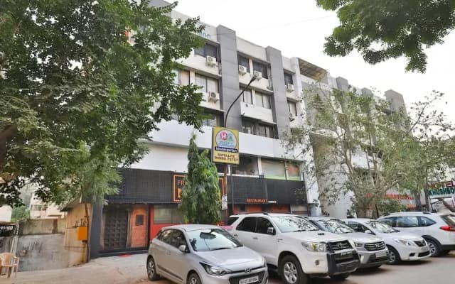 OYO 11985 Hotel Khushboo