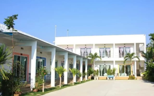 Baan Chom Jan Suan Phung