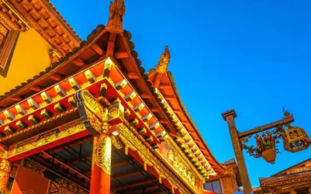 Shangri-La 5th Meteorite Light Year Hotel (Dukezong Ancient City Shop)