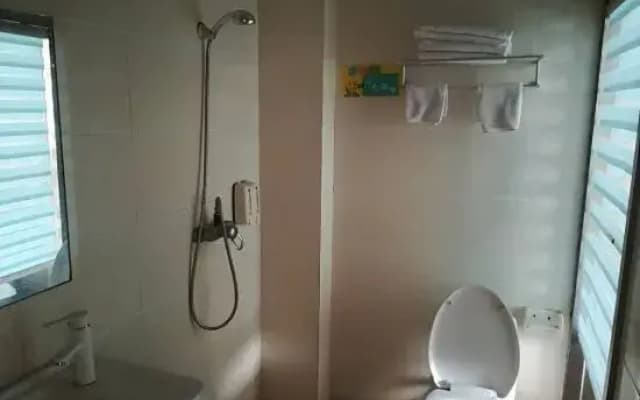 Yanggu Carnival Hotel
