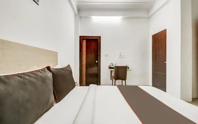 OYO 79138 Collection O Hotel Premier Inn
