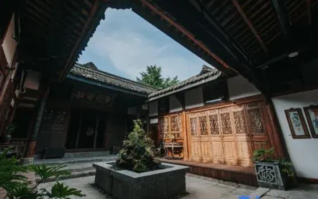 Du Family Chinese Inn (Langzhong Ancient City Huaguang Tower)