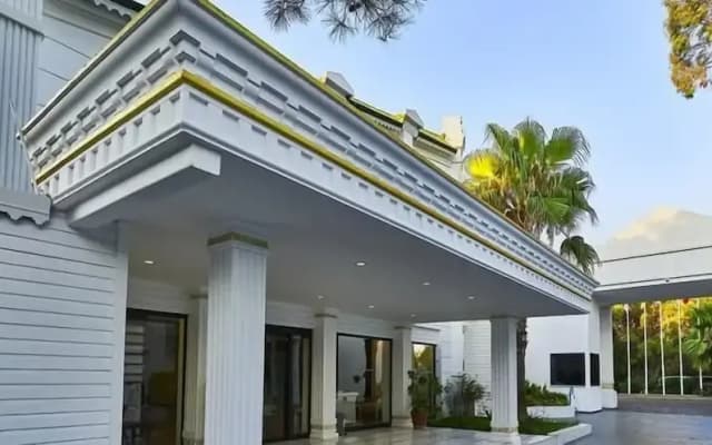 Maya World Golf Side