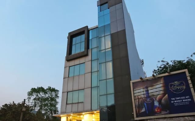 OYO 12807 Amaira Hotel and Banquets