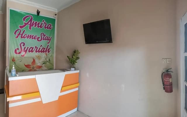 RedDoorz Syariah Near Lippo Plaza Sidoarjo
