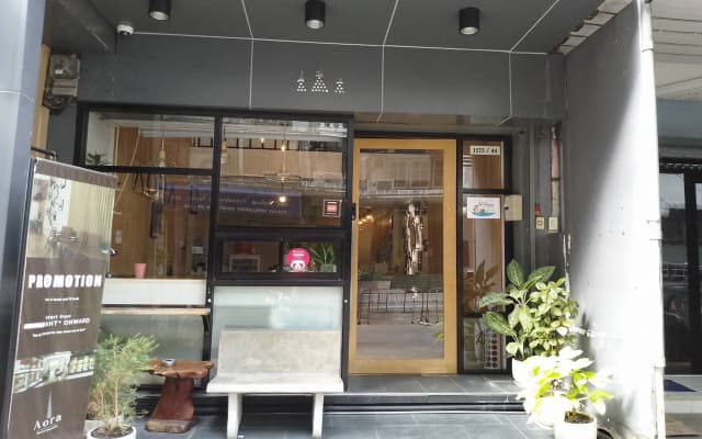 ORA Hostel Bangkok By Zuzu