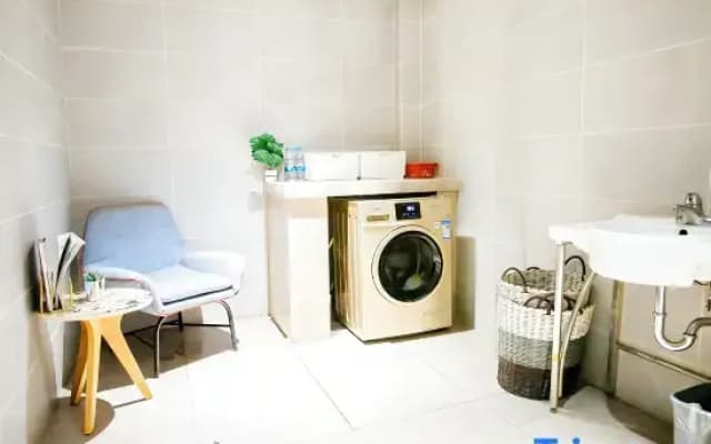 Homeinn Hotel (Mianzhu Nanjing Avenue New World Commercial Plaza)