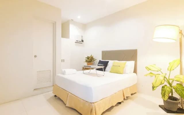 UrbanView @ Lacson Street Bacolod City by RedDoorz