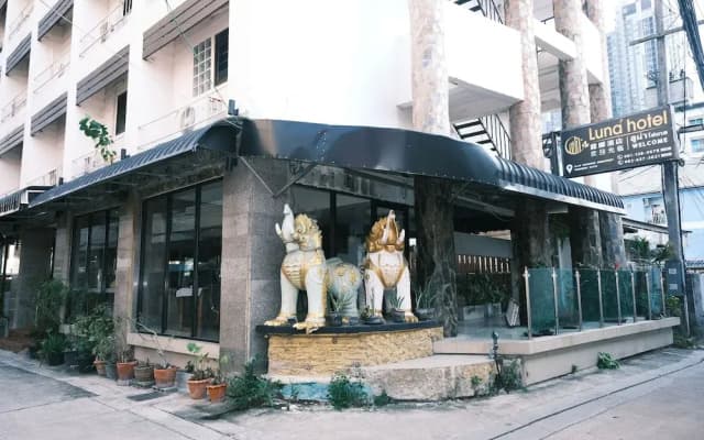 Collection O Luna Hotel Pattaya