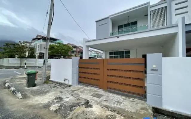 Spacious Home with Private Swimming Pool in Langkawi by Zervin