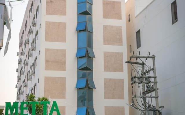 Grand Leo Hotel