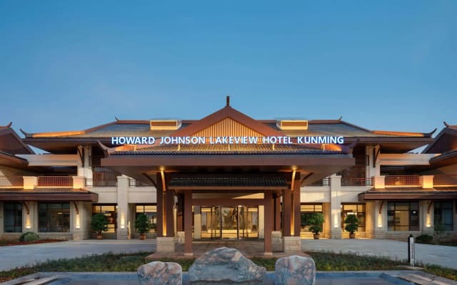 Howard Johnson by Wyndham LakeView Hotel Kunming