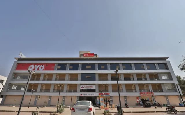 OYO 26476 Hotel Meridan Palace