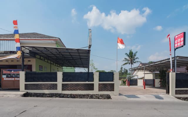 RedDoorz Syariah Near Tugu Pandanwangi Cianjur