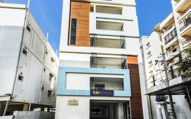 FabHotel Limestone Gachibowli