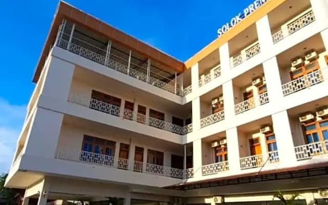 Solok Premier Hotel