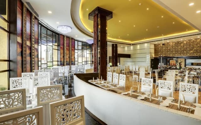 Golden Chariot Vasai - Hotel And SPA