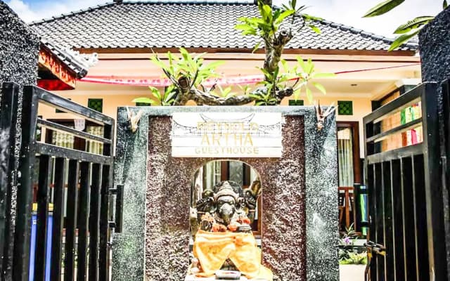 Reynold Artha Guest House