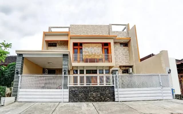 Avisha Guest House Syariah by OYO Rooms