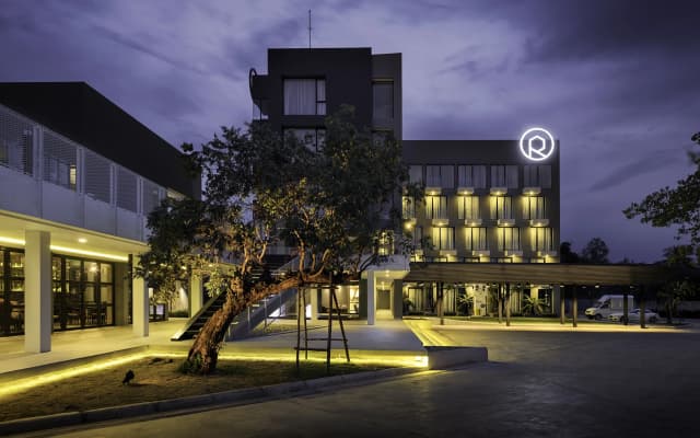 R Photo Hotel