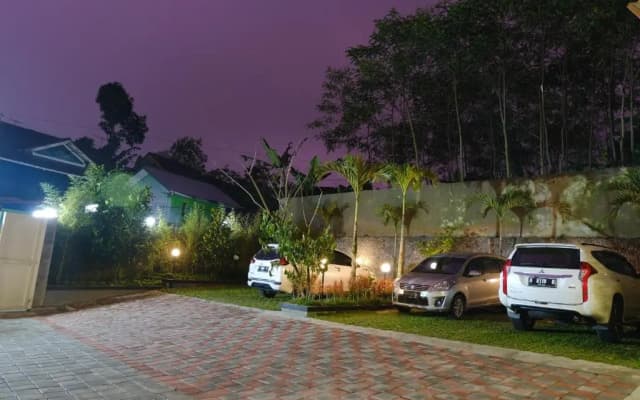 Wisma Lovebird