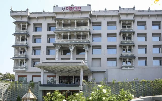 Clarks Inn suites Raipur