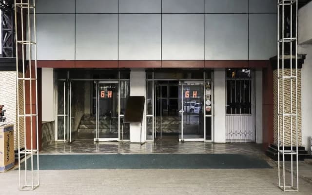 OYO 28071 Hotel Prakash Regency